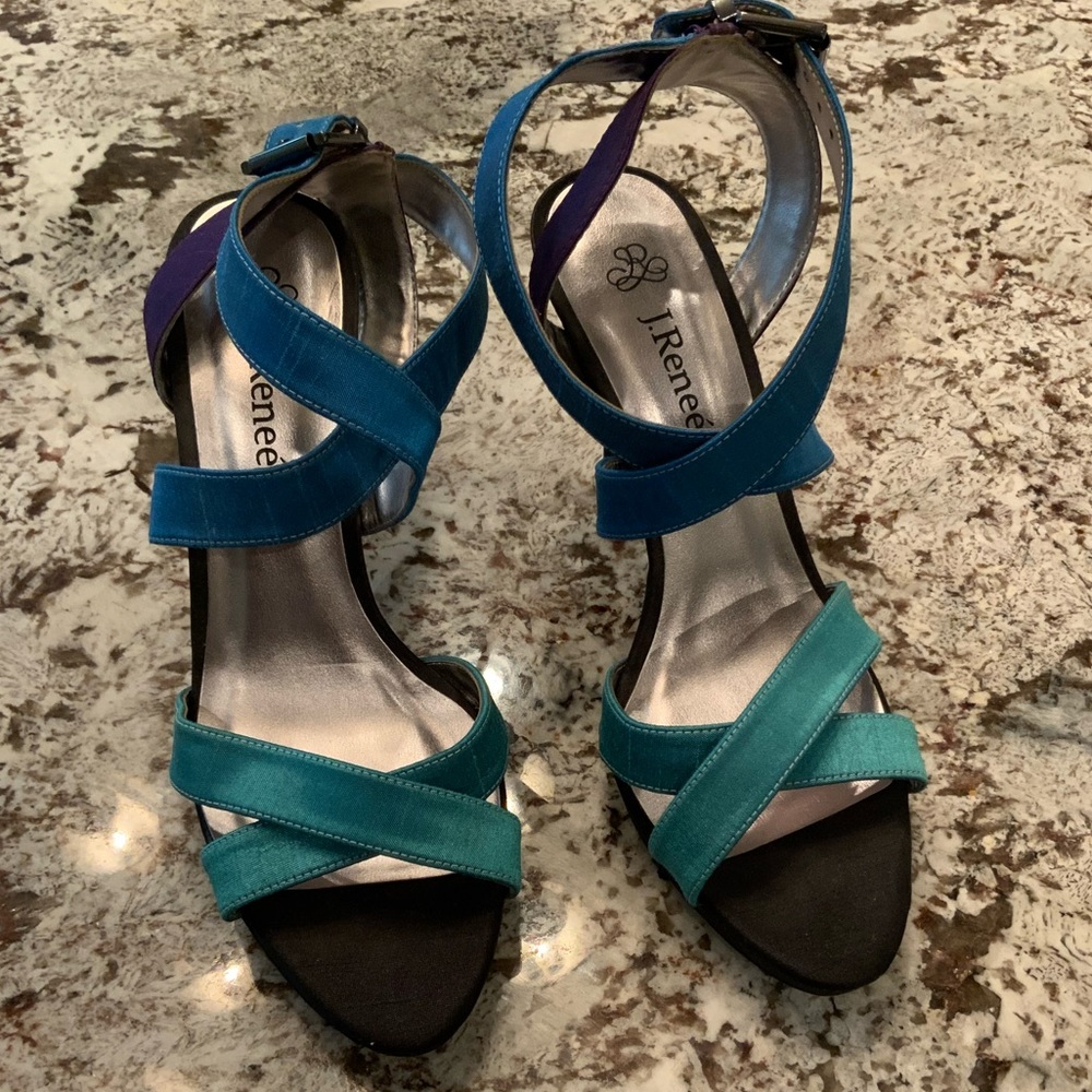 J. Renee’ size 9M tri color strappy sandal